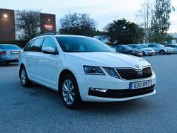 Vit Begagnad 2019 Skoda Octavia Ambition Kombi | 99 700 kr (Marknadspris)