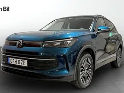Mörkblå Ny 2025 VW Tiguan Life SUV | 545 800 kr (Marknadspris)