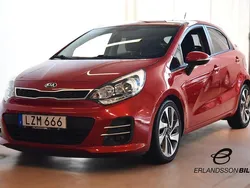 Röd Begagnad 2015 Kia Rio Halvkombi | 109 900 kr (Marknadspris)