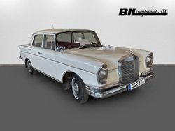Vit Begagnad 1965 Mercedes 220 Sedan | 129 000 kr
