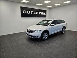 Vit Begagnad 2018 Skoda Octavia Scout Kombi | 164 900 kr (Bra pris)