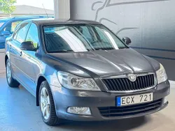 Mörkgrå Begagnad 2010 Skoda Octavia Elegance Halvkombi | 44 900 kr (Marknadspris)
