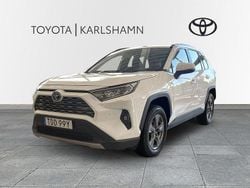 Vit Ny 2025 Toyota RAV4 Hybrid Active SUV | 434 900 kr (Marknadspris)
