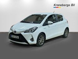 Vit Begagnad 2019 Toyota Yaris Hybrid Active Halvkombi | 154 500 kr (Marknadspris)