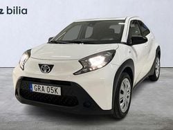 Vit Begagnad 2022 Toyota Aygo X Play SUV | 149 900 kr (Marknadspris)