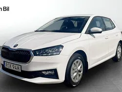 Vit (candy white) Ny 2025 Skoda Fabia Selection Halvkombi | 199 900 kr (Marknadspris)