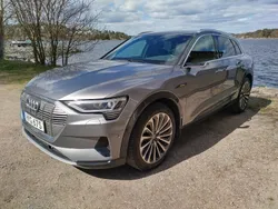 Grå Begagnad 2019 Audi e-tron SUV | 349 000 kr (Marknadspris)