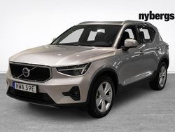 Ljusgrå (grå) Begagnad 2024 Volvo XC40 Core SUV | 339 000 kr (Marknadspris)