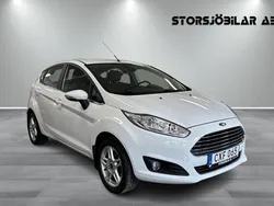 Vit Begagnad 2014 Ford Fiesta Titanium Halvkombi | 69 000 kr (Marknadspris)