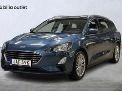 Blå Begagnad 2019 Ford Focus Titanium Kombi | 139 900 kr (Marknadspris)