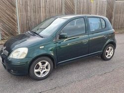 Grön Begagnad 2004 Toyota Yaris Halvkombi | 39 500 kr (Marknadspris)