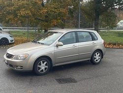 Begagnad 2005 Kia Cerato Halvkombi | 22 000 kr
