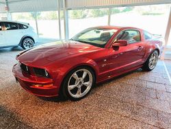 Mörkröd Begagnad 2005 Ford Mustang GT Sportkupé | 249 500 kr (Dyr)