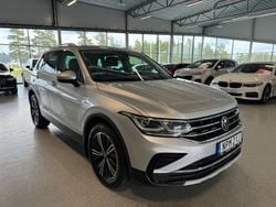 Silver Begagnad 2021 VW Tiguan Elegance SUV | 239 900 kr (Marknadspris)
