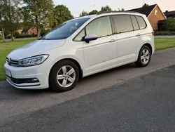 Vit Begagnad 2018 VW Touran Minibuss | 149 000 kr