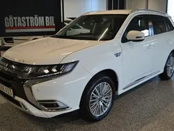 Vit Begagnad 2018 Mitsubishi Outlander P-HEV Comfort Edition SUV | 205 000 kr (Bra pris)