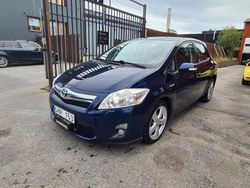 Mörkblå Begagnad 2010 Toyota Auris Hybrid Comfort Halvkombi | 64 900 kr (Dyr)
