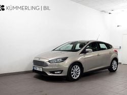 Grå Begagnad 2015 Ford Focus Titanium Halvkombi | 134 900 kr (Lite dyr)
