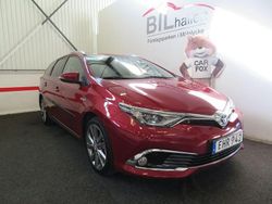 Röd Begagnad 2018 Toyota Auris Touring Sports Executive Kombi | 164 000 kr (Marknadspris)