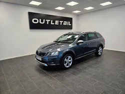 Mörkgrå (grå) Begagnad 2018 Skoda Octavia Scout Kombi | 207 900 kr (Marknadspris)