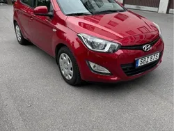 Röd Begagnad 2014 Hyundai i20 Select Halvkombi | 79 000 kr (Bra pris)