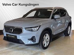 Grå Begagnad 2023 Volvo XC40 Core SUV | 339 900 kr (Marknadspris)