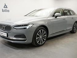 Grå Begagnad 2023 Volvo V90 Core Kombi | 409 900 kr (Marknadspris)