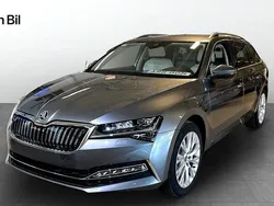 Grå Begagnad 2023 Skoda Superb Kombi | 399 900 kr (Marknadspris)