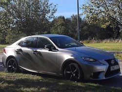 Grå Begagnad 2015 Lexus IS300h Sport Line Sedan | 234 900 kr (Marknadspris)