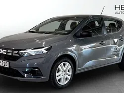 Grå (grey) Ny 2025 Dacia Sandero Essentiel Halvkombi | 169 000 kr (Marknadspris)