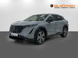 Ljusgrå Begagnad 2022 Nissan Ariya 360º SUV | 419 900 kr (Bra pris)