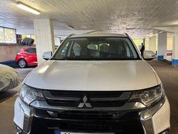 Vit Begagnad 2016 Mitsubishi Outlander SUV | 127 900 kr (Lite dyr)