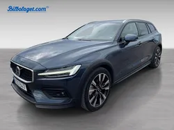 Blå Begagnad 2024 Volvo V60 CC Plus Kombi | 459 000 kr (Marknadspris)