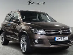 Brun Begagnad 2015 VW Tiguan Sportline SUV | 118 900 kr (Marknadspris)