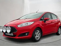 Röd Begagnad 2014 Ford Fiesta Titanium Halvkombi | 68 800 kr