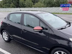 Svart Begagnad 2012 Peugeot 208 Halvkombi | 50 000 kr (Marknadspris)