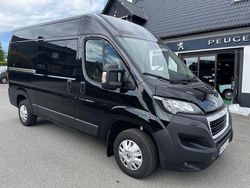 Svart Begagnad 2021 Peugeot Boxer Van | 248 125 kr (Marknadspris)