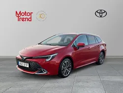Röd Ny 2025 Toyota Corolla Style Kombi | 334 900 kr (Marknadspris)