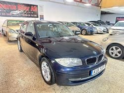 Mörkblå Begagnad 2010 BMW 116 Advantage Halvkombi | 49 900 kr (Marknadspris)