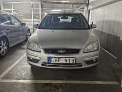 Grå Begagnad 2007 Ford Focus Kombi | 12 000 kr (Marknadspris)
