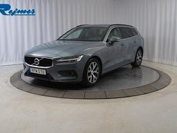 Grå (thunder grey metallic) Begagnad 2023 Volvo V60 Core Kombi | 339 900 kr (Marknadspris)