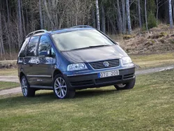 Grå Begagnad 2008 VW Sharan Minibuss | 27 000 kr