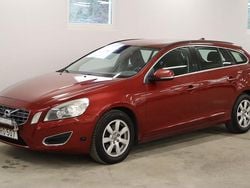 Röd Begagnad 2013 Volvo V60 Momentum Kombi | 54 900 kr (Marknadspris)