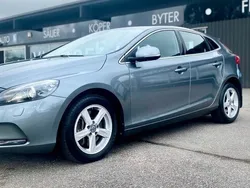 Grå Begagnad 2016 Volvo V40 Momentum Kombi | 154 900 kr (Marknadspris)