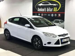 Vit Begagnad 2013 Ford Focus Trend Halvkombi | 49 900 kr