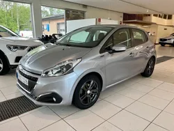 Grå artense metallic Begagnad 2018 Peugeot 208 Signature Sky Halvkombi | 94 500 kr (Marknadspris)