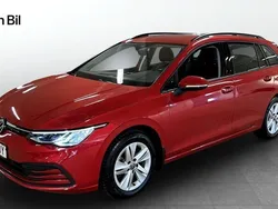 Röd Begagnad 2022 VW Golf VIII Kombi | 239 800 kr (Marknadspris)