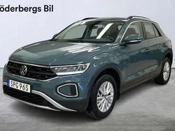 Mörkblå Begagnad 2022 VW T-Roc Life SUV | 224 500 kr (Marknadspris)