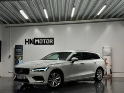 Vit Begagnad 2019 Volvo V60 Momentum Kombi | 249 900 kr (Marknadspris)