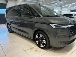 Grå Begagnad 2025 VW Multivan Style Minibuss | 859 900 kr